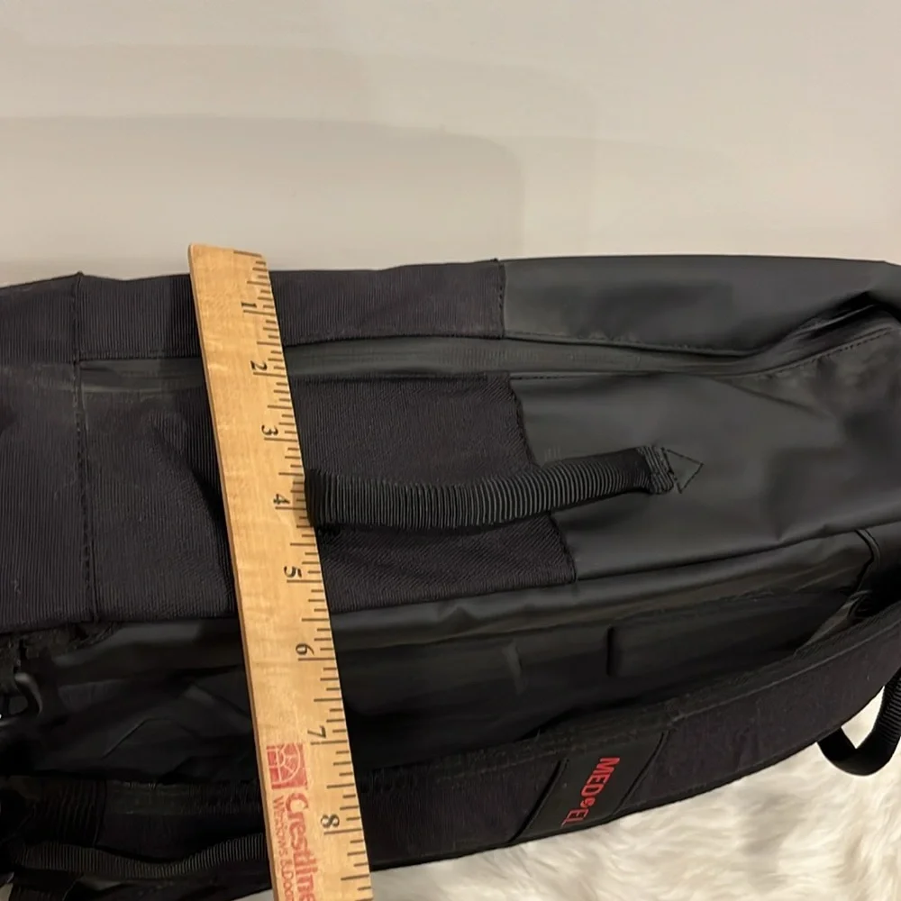 Kohla Restless 18L Black Backpack Multimedia Retractable Straps Side Handle